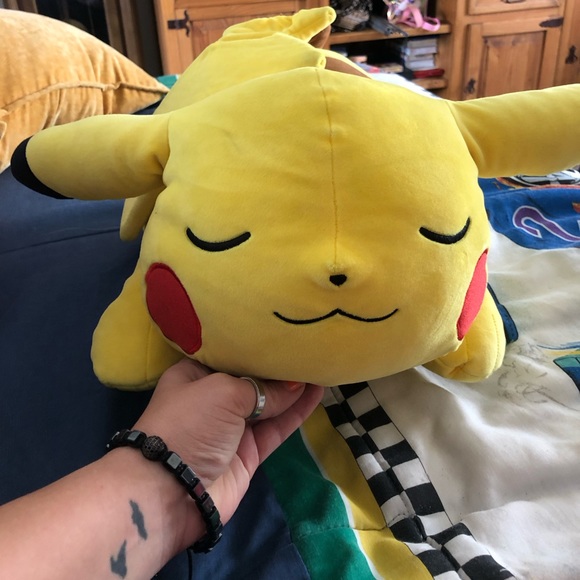 POKEMON!This adorable 18" Sleeping Pikachu plush stuffed animal - Picture 1 of 6